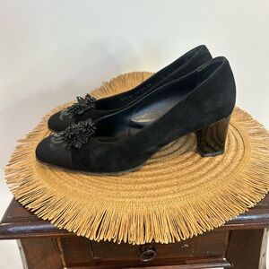 VINTAGE Black Velvet Block Heel Pumps with Beaded Toe details❤️7.5
